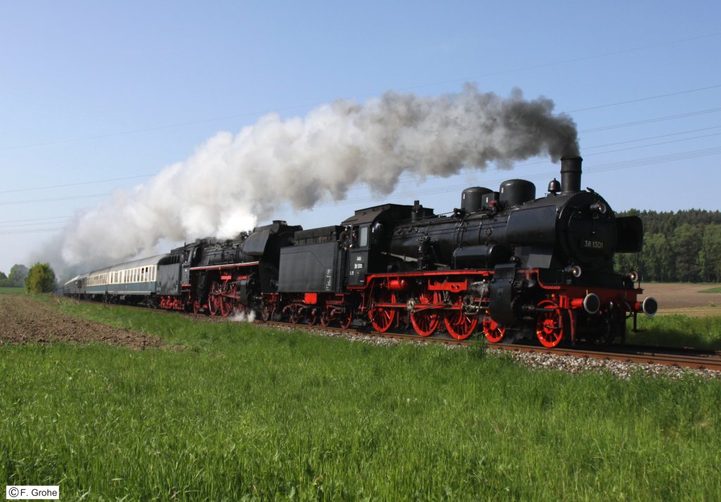 GEG 38 1301 + 01 533 mit Sonderzug nach Neuenmarkt-Wirsberg zum Dampf-Festival 175 Jahre Eisenbahn auf der Schiefen Ebene, KSB 855 Regensburg - Weiden - Hof, fotografiert bei Rothenstadt am 22.05.2010
