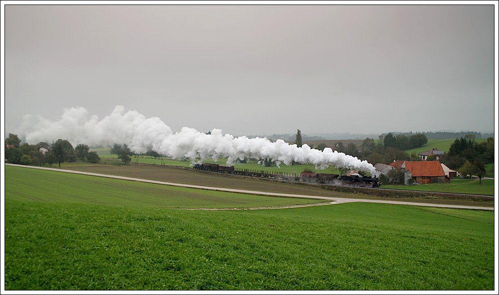 �GEG 657.2770 mit ihrem Fotog�terzug 91156 von Ried im Innkreis nach Attnang-Puchheim, am 21.10.2009 in Oberbrunn aufgenommen.