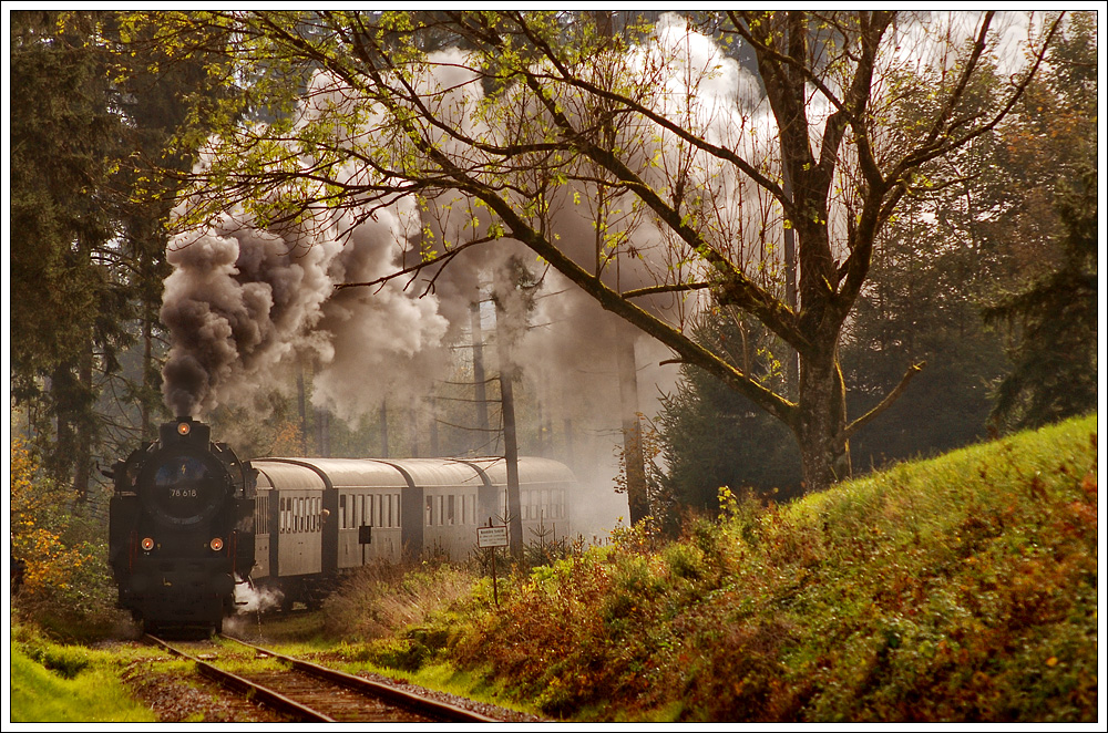GEG 78.618 auf der hauseigenen Strecke (Ampflwang-Timelkam) am 3.10.2010 anlsslich des Ampflwanger Dampflokfestes kurz nach Timelkam auf der Fahrt nach Ampflwang aufgenommen. 