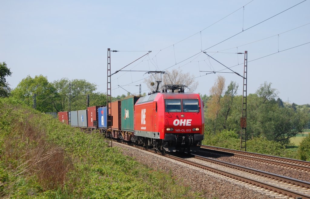 OHE 145-CL 013 mit einem Containerzug am 07.05.2011 bei Salzderhelden