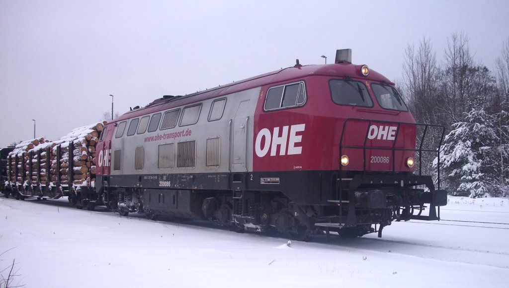 OHE 200086 hier mit noch zwei Wagen. (12.01.10)