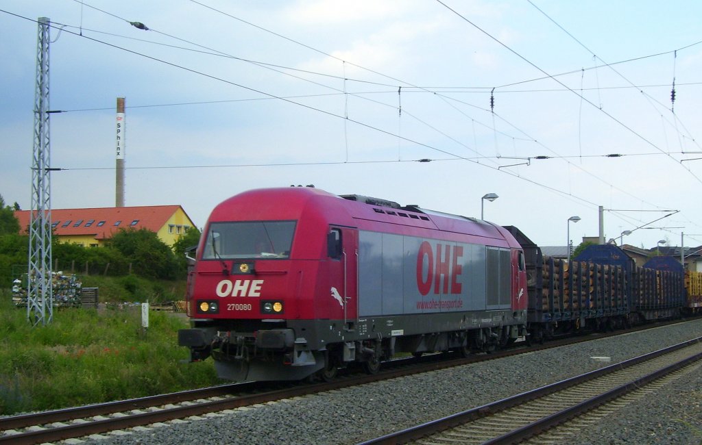 OHE 270080 mit einem Holzzug von Sangerhausen nach Rottleberode Sd, am 10.06.2011 bei Wallhausen (Helme).