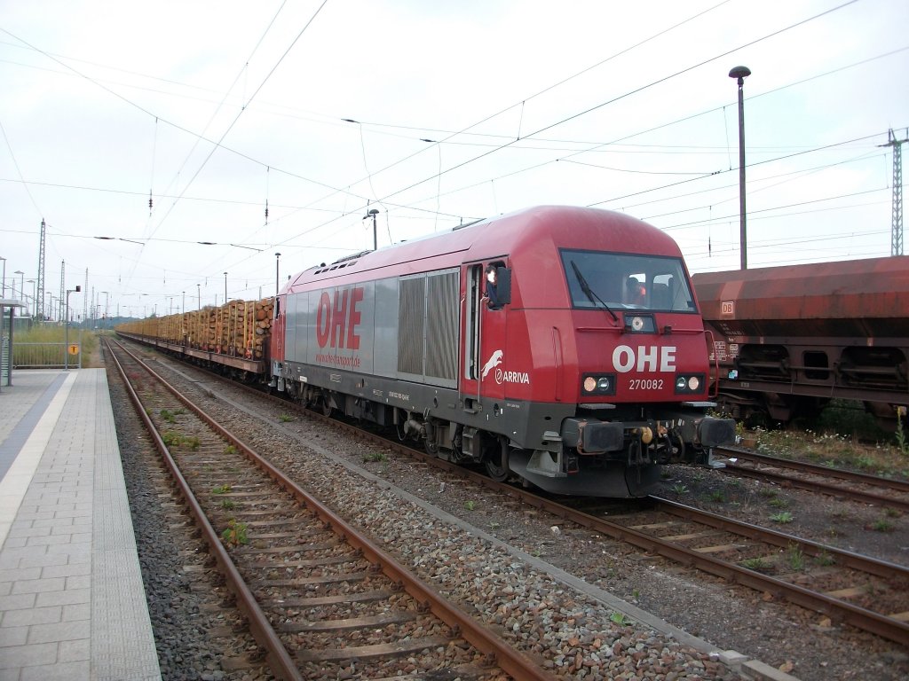 OHE-270082 am 06.August 2010 in Bergen/Rgen beim Zusammenstellen von einem Holzzug.