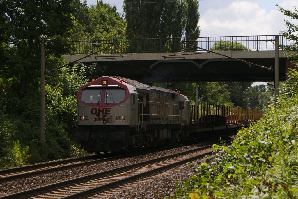 OHE 330090 mit einem leeren Holzzug in Hannover Limmer am 30.07.2010