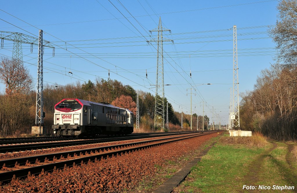 OHE 330094 als einzelnes Fahrzeug im letzten Licht gen Genshagener Heide unterwegs (Diedersdorf 07.04.10)