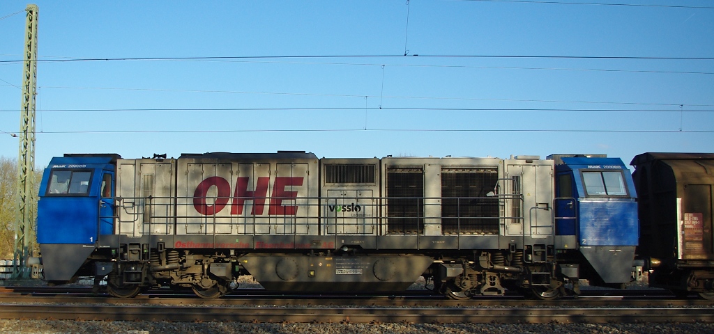 OHE G2000BB mal im Seitenprofil. Aufgenommen am 27.03.2011 als er mit H-Wagen-Ganzzug in Richtung Norden durch Eschwege West kam.