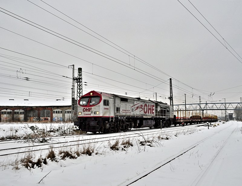 OHE-Tiger 330092 wieder mit Kurs Insel Rgen durchfuhr den Bf Stralsund am 18.01.2010