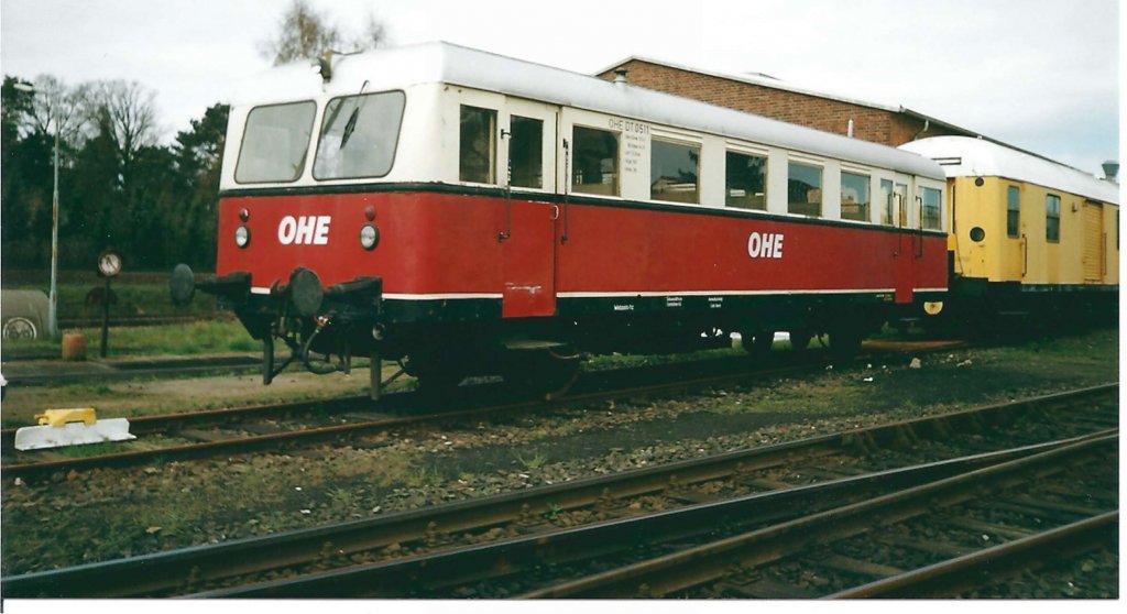 OHE Triebwagen in BW-Celle gesichtet. Datum 04/2000  Bild gescannt