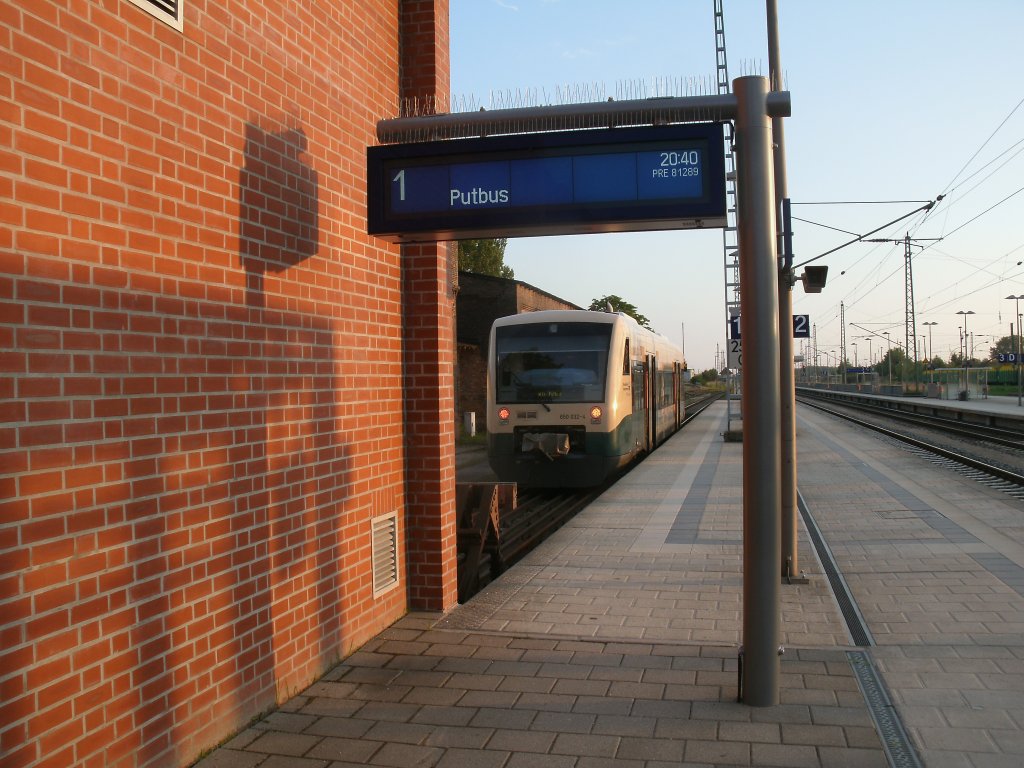 Ohne Unterwegshalt fuhr der PRESS VT650 032,als PRE 81289,von Bergen/R�gen zum Feierabend nach Putbus.Aufgenommen am Abend vom 27.Mai 2013 in Bergen/R�gen.