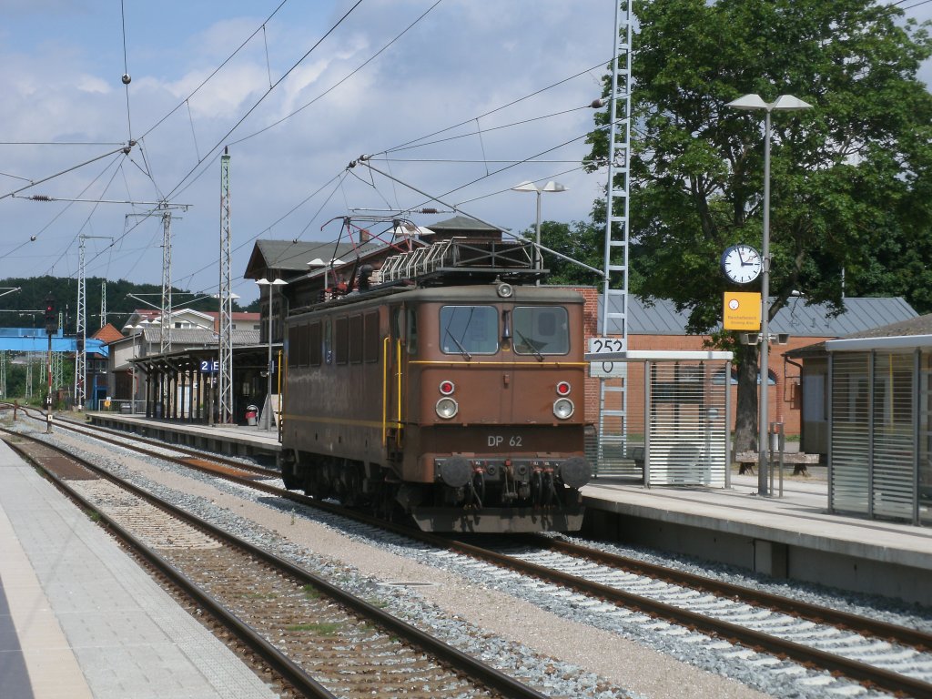 Ohne zweite Lok kam,am 18.Juni 2011,DP 62 durch Bergen/Rgen gefahren. 