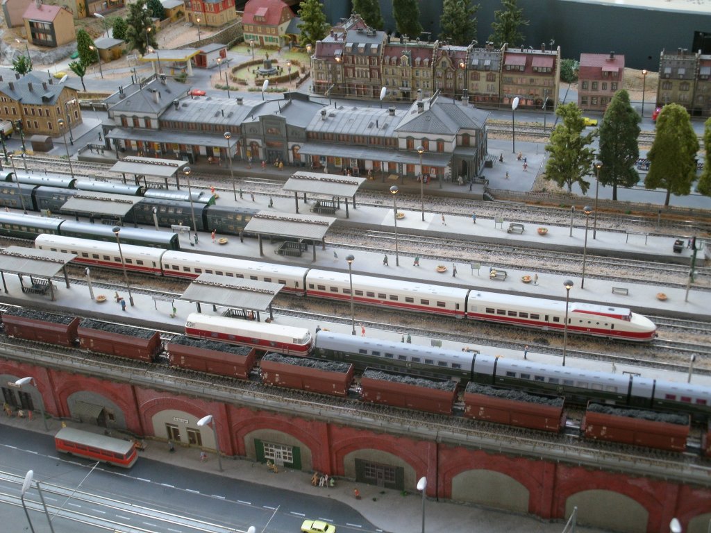 Ohne zweiten Triebkopf war dieser SVT 175,auf einer TT-Anlage,im alten Berliner Postbahnhof,am 29.Oktober 2011,unterwegs. 