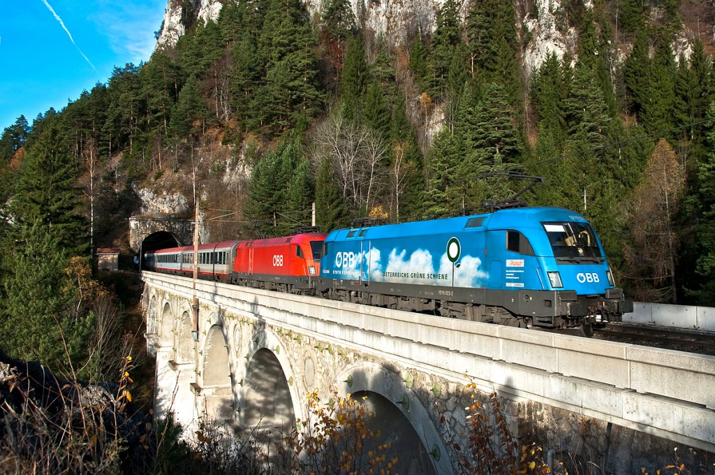 OIC 552 mit 1016 023  Kyoto  an der Spitze �berquert das Krausel-Klause-Viadukt kurz vor Breitenstein. Die Aufnahme entstand am 05.11.2010.