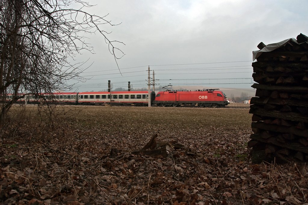 OIC 843 ist von Salzburg nach Wien Westbahnhof unterwegs. Bheimkirchen, am 17.02.201