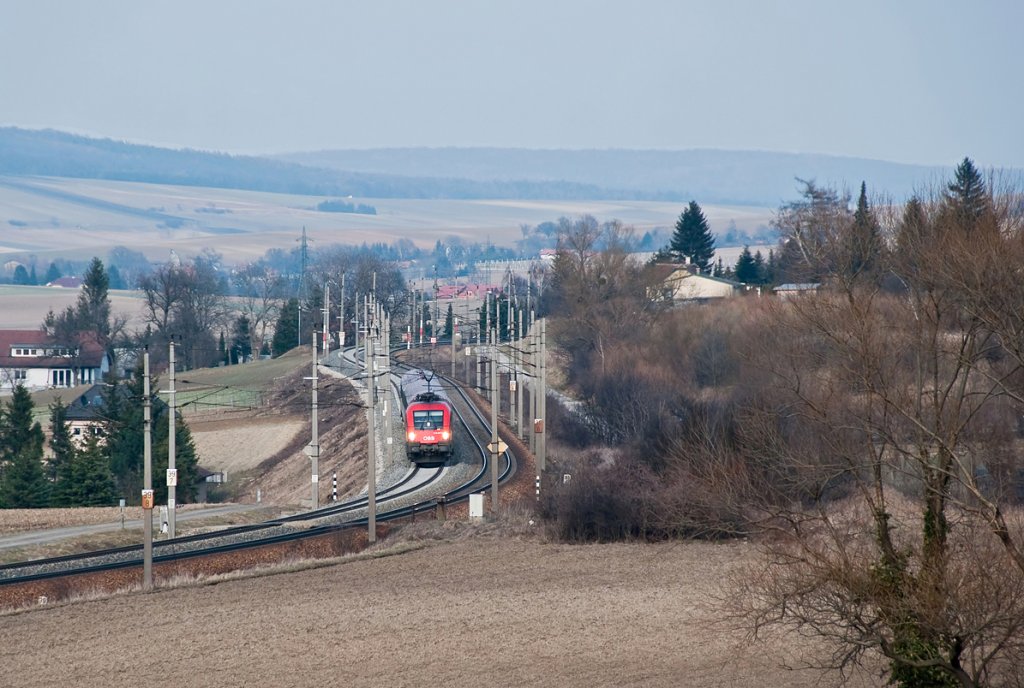 OIC 868 Richtung Salzburg Hbf. Neulengbach, am 19.03.2010.