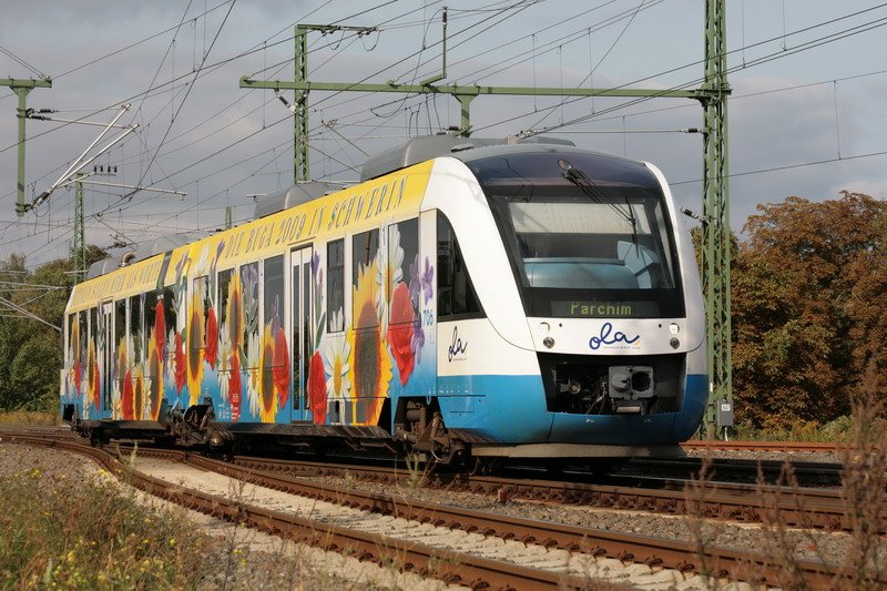 OLA 648 bei der Einfahrt in den Bahnhof Schwerin. 17.09.2009