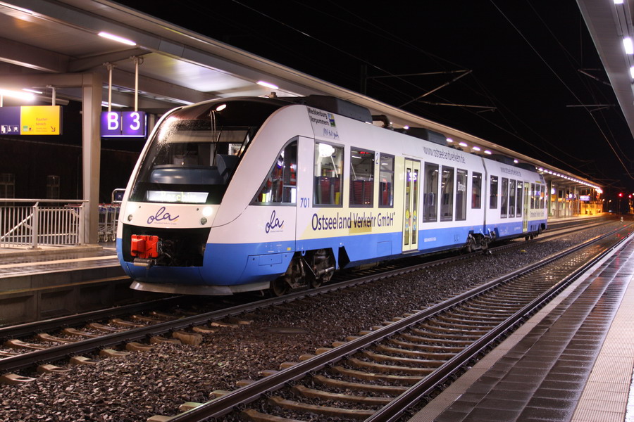 OLA 648-er im Bahnhof Schwerin fhrt gleich weiter nach Parchim. 10.03.2011