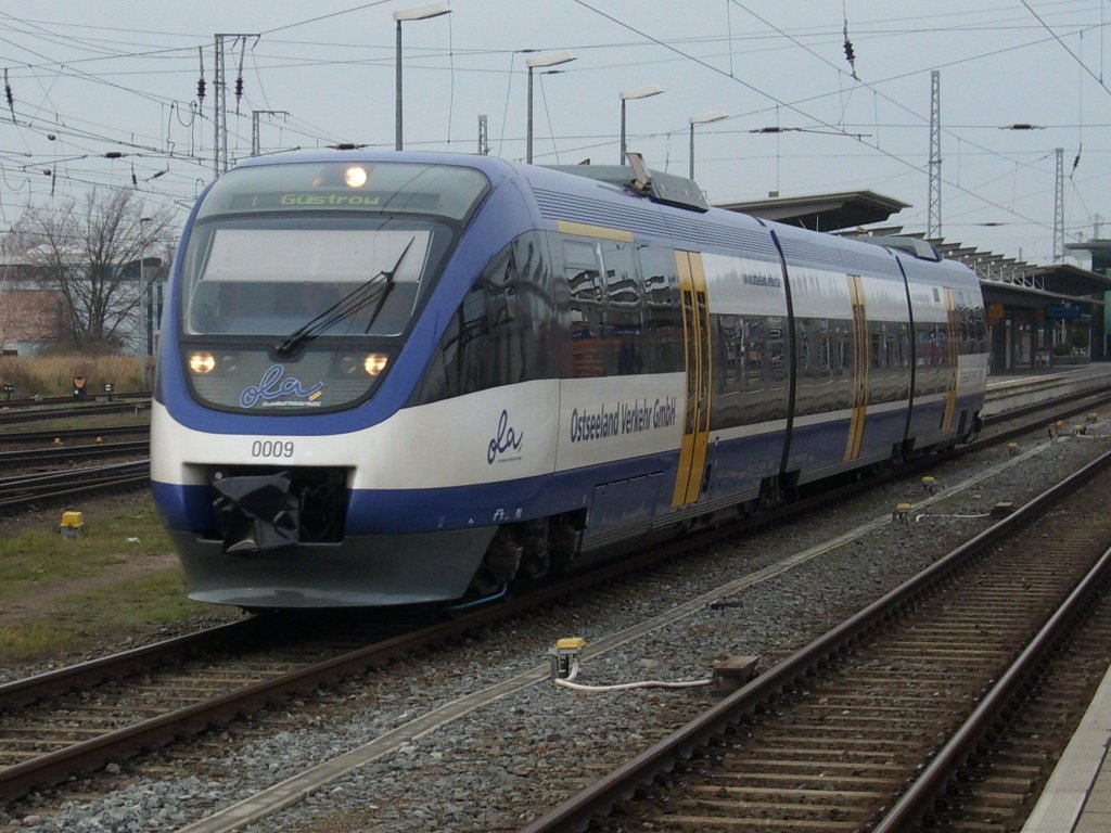 OLA-Triebwagen 0009 verlie am 05.Dezember 2009 den Rostocker Hbf nach Gstrow.