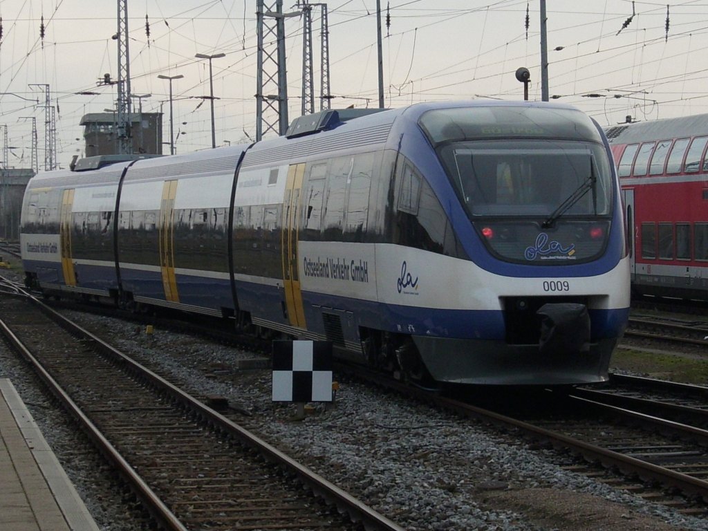 OLA-Triebwagen 0009 verlie am 05.Dezember 2009 den Rostocker Hbf um nach Gstrow zufahren.