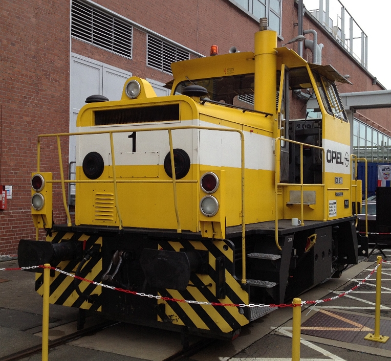 Opel-Werkslokomotive Nr. 3, gebaut von MaK. Aufgenommen auf dem Opel-Werksgel�nde in R�sselsheim am Tag der offenen T�r, 22.09.2012.