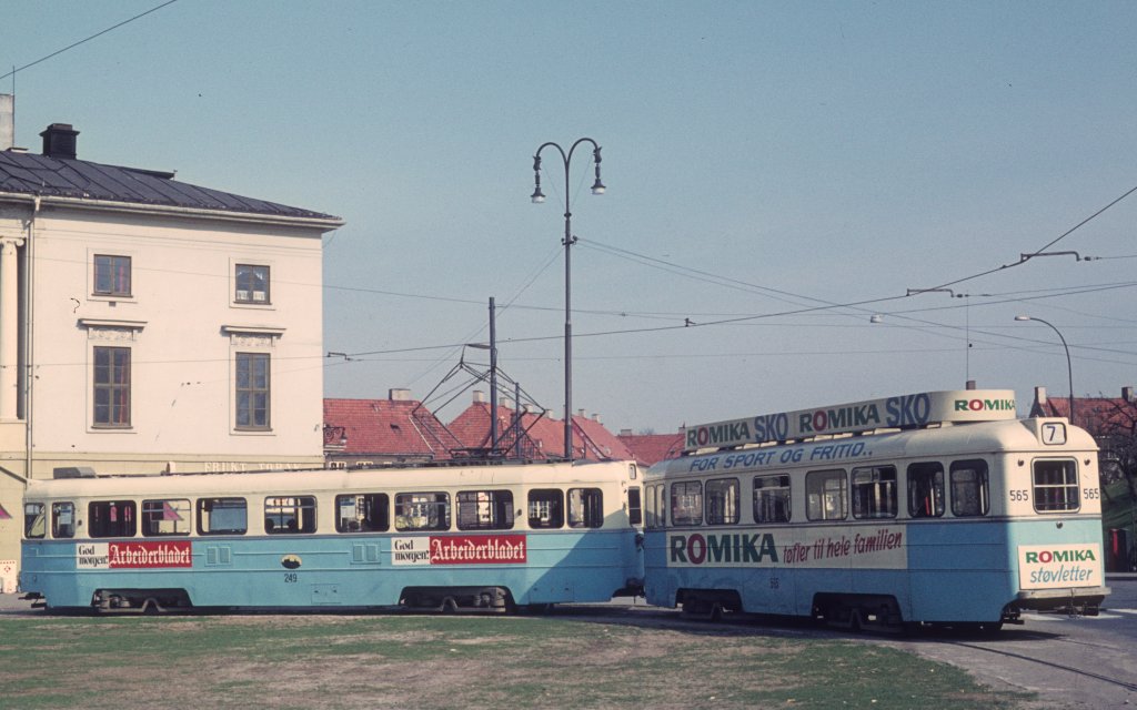 Oslo Oslo Sporveier SL 7 (Bw 565 + Tw 249) Ullevl Hageby am 8. Mai 1971.