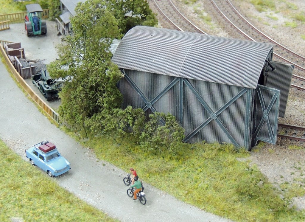 Ostalgie pur, Wochenendausflug mit dem Trabbi, Szene von der Holle-Modellbahn in Hessisch-Lichtenau, gefunden am 23.12.2012.