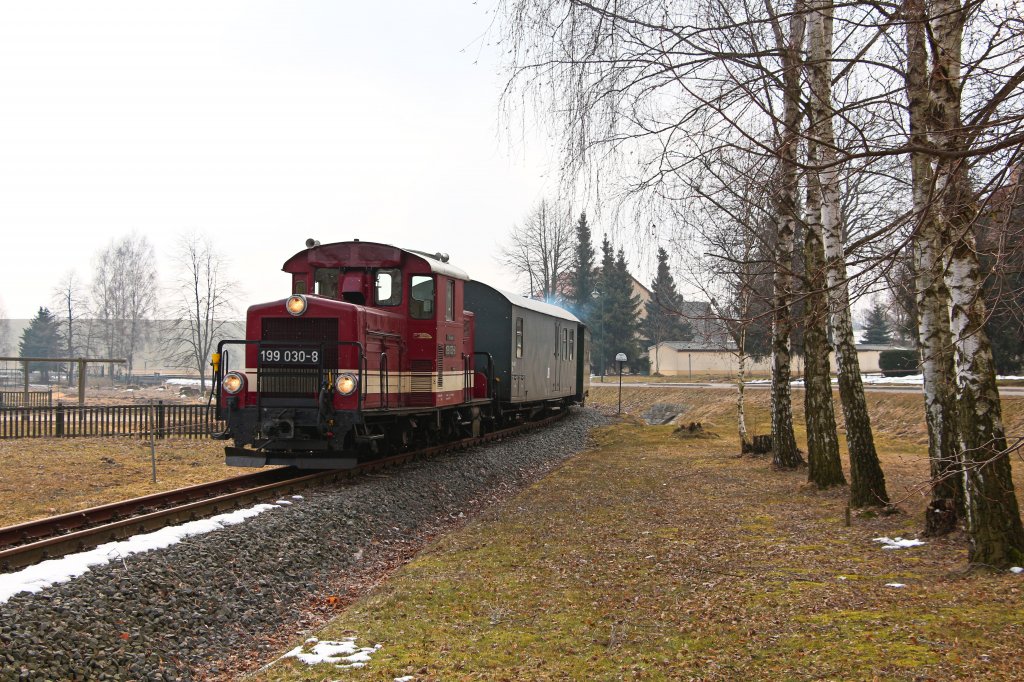 Osterfahrten 2013: Das zweite Bild von 199 030-8 (ebenfalls mit DBG 12200) konnte bei der Einfahrt in den Endbahnhof Glossen gemacht werden. 31.03.13