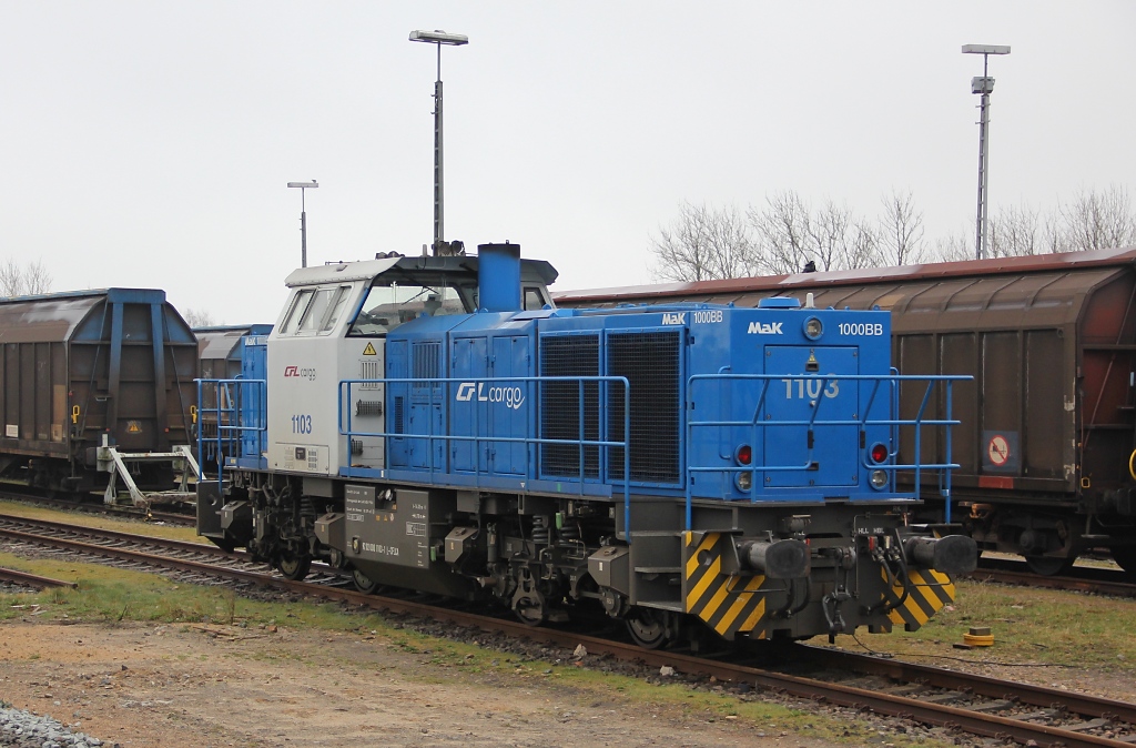 Ostermontags-Ruhe fr die MAK 1000BB 1103 der CFL-Cargo in Niebll. Aufgenommen am 09.04.2012.