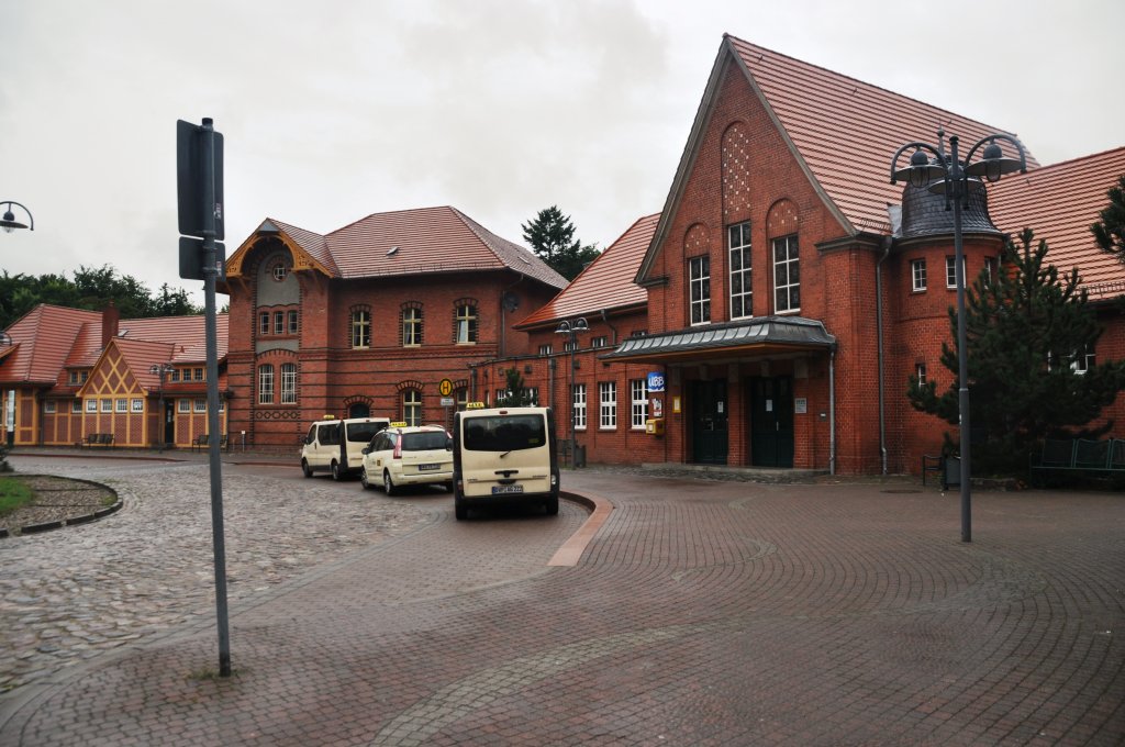 OSTSEEBAD HERINGSDORF (Landkreis Vorpommern-Greifswald), 30.08.2010, Bahnhofsvorplatz