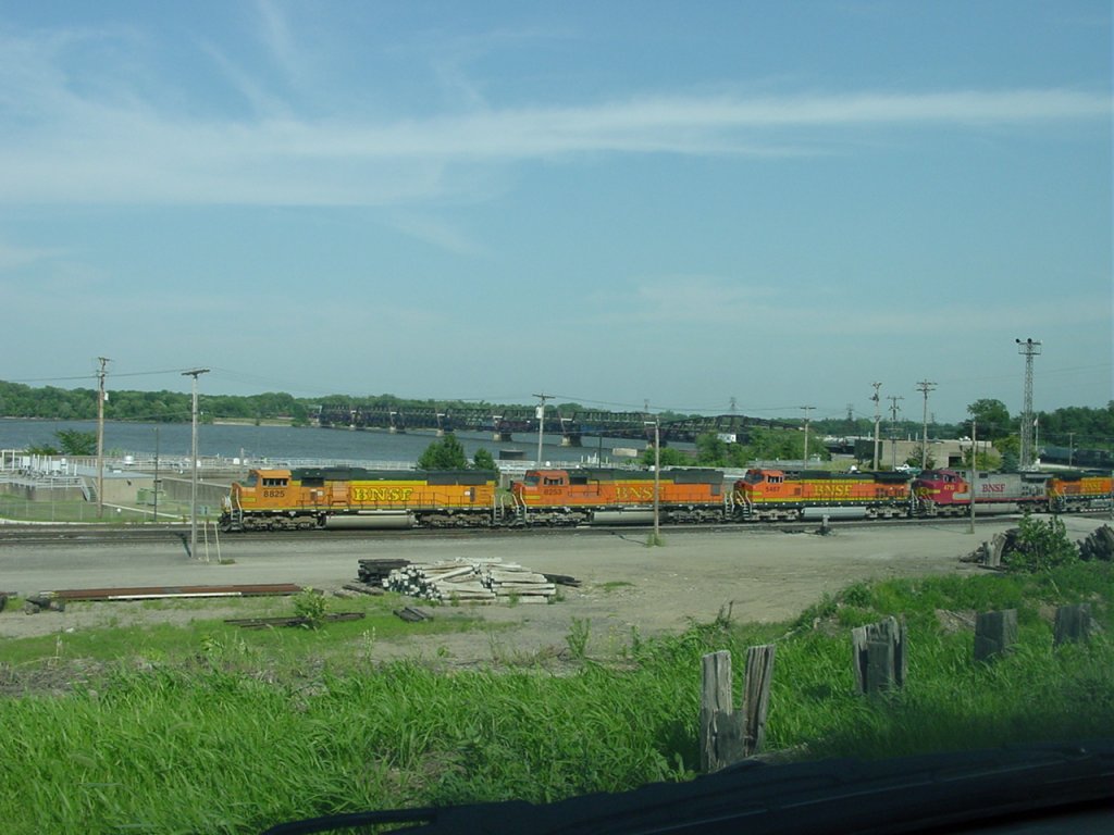 Over the river and through the Burlington, Iowa yard are BNSF 8825, 8253, 5457, Santa Fe 4710 & BNSF 5635 pulling a train that is still in Illinois in the distance.