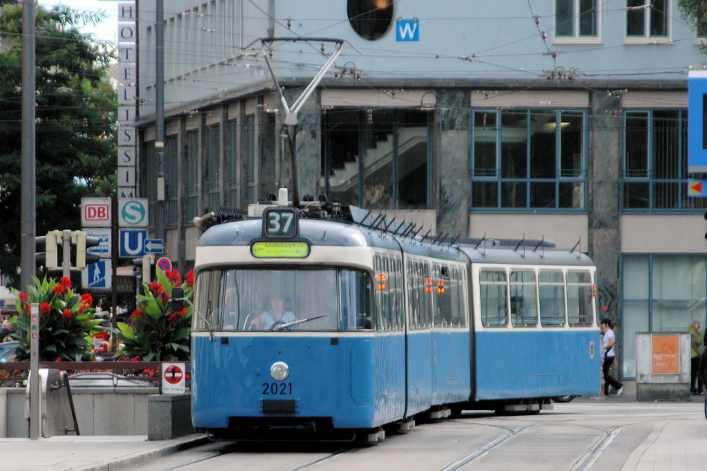 P 2021 am 05.09.09 auf der Baustellenlinie 37 am Hbf