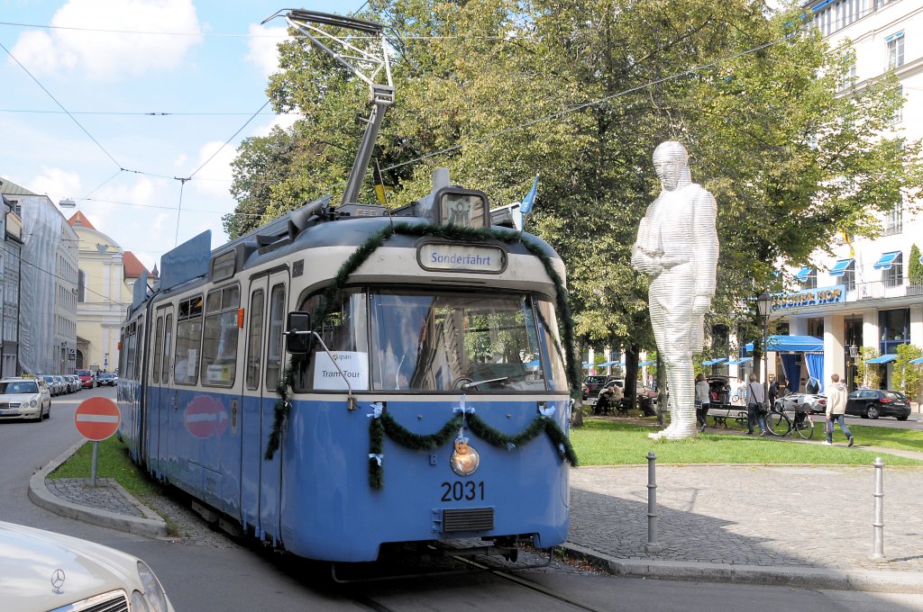 P2031 am 11.09.10 am Promenandenplatz/Mnchen