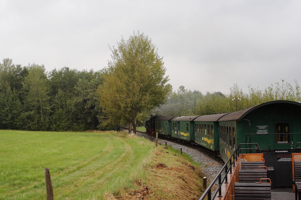 P3008 mit 99 1777 an der Spitze am 31.08.2012 unterwegs nach Radeburg, hier kurz hinter Moritzburg.