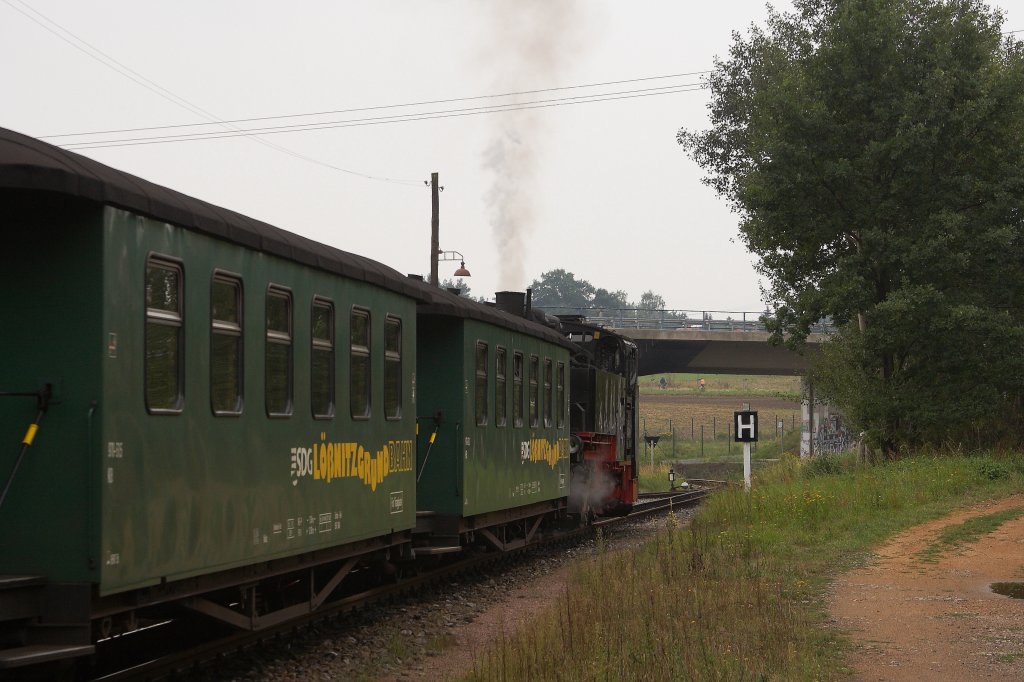 P3009 mit 99 1777 als Zuglok, unterwegs in Richtung Radebeul-Ost, am Haltepunkt Friedewald Bad. (Aufnahme vom 31.08.2012)