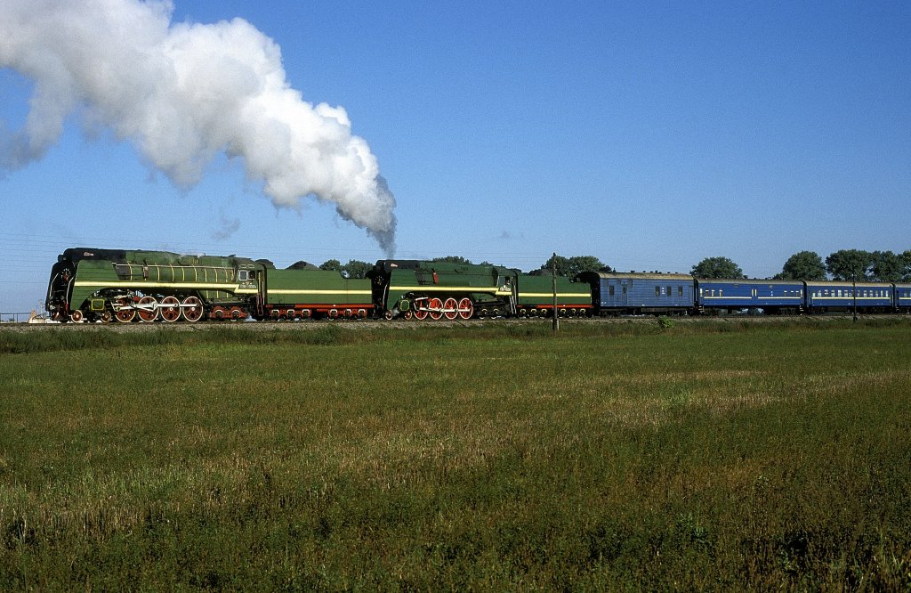 P36 0064 + P36 0050  bei Varvarovskiy  02.10.02