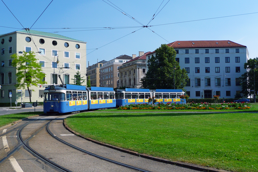 P3/p3 Traktion 2010+3004 als Linie 27 Petuelring am Karolinenplatz