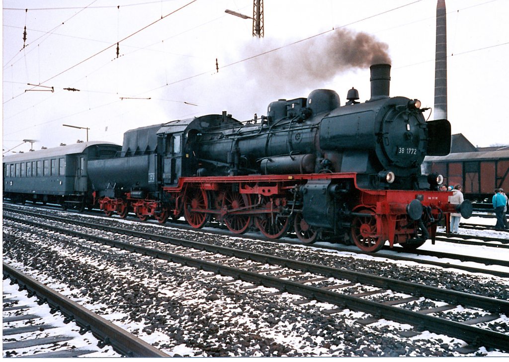 P8 38 1772 auf einer Sonderfahrt im Februar 1987.
Aufgenommen in Beckum vor der Abreise nach Warstein.