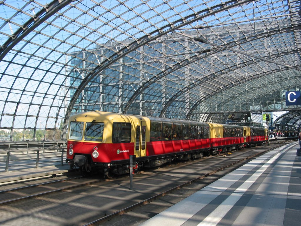 Panorama-S-Bahn am 28. September 2008 in Berlin Hbf.