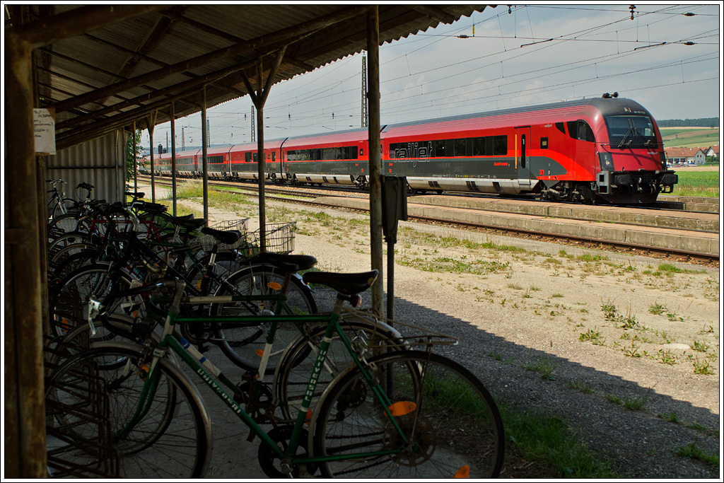 Park & Ride: RJ 863 von Bregenz nach Wien Westbahnhof in Kirchstetten, 6.7.2012