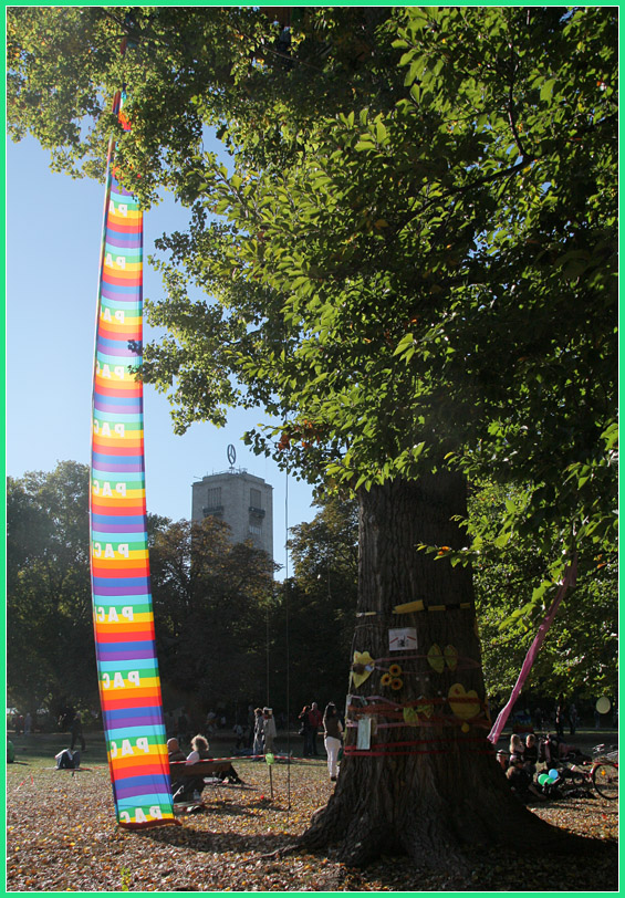 Park, Bäume, Protest - 

Der Bauplatz für den Stuttgart-21-Tiefbahnhof im Stadtgarten. 

10.10.2010 (M)