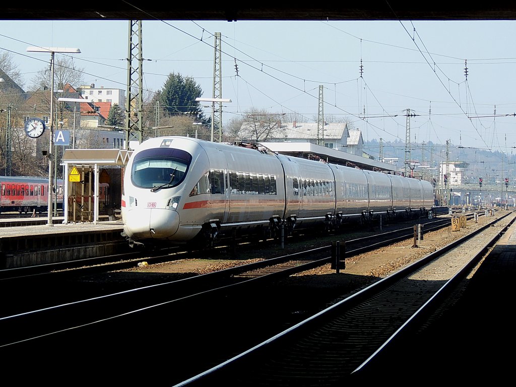 Passau-Hbf 10:39, hchste Zeit fr die Abfahrt des ICE21 nach Wien-West; 130316