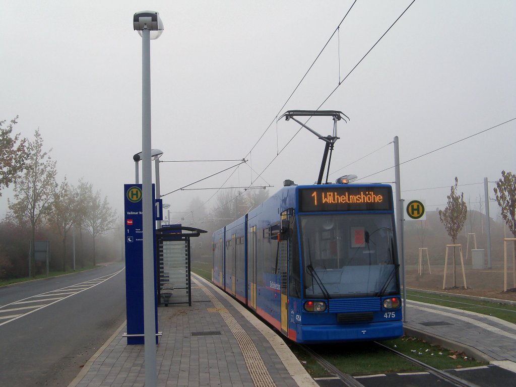 Pause fr die Linie 1 an der neuen Endhaltestelle Vellmar/Nord, gleich gehts zurck Richtung Wilhelmshhe (Wagen 475 der HLB am 9.11.2011).