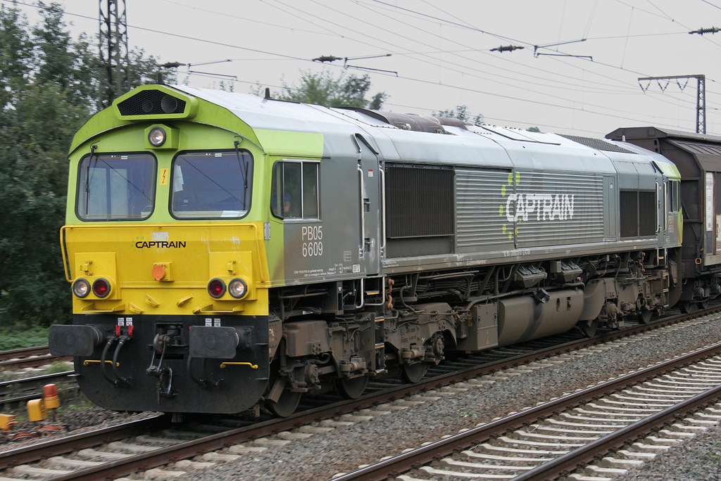 PB05 von Captrain durchfhrt Duisburg Neudorf am 23.09.2011