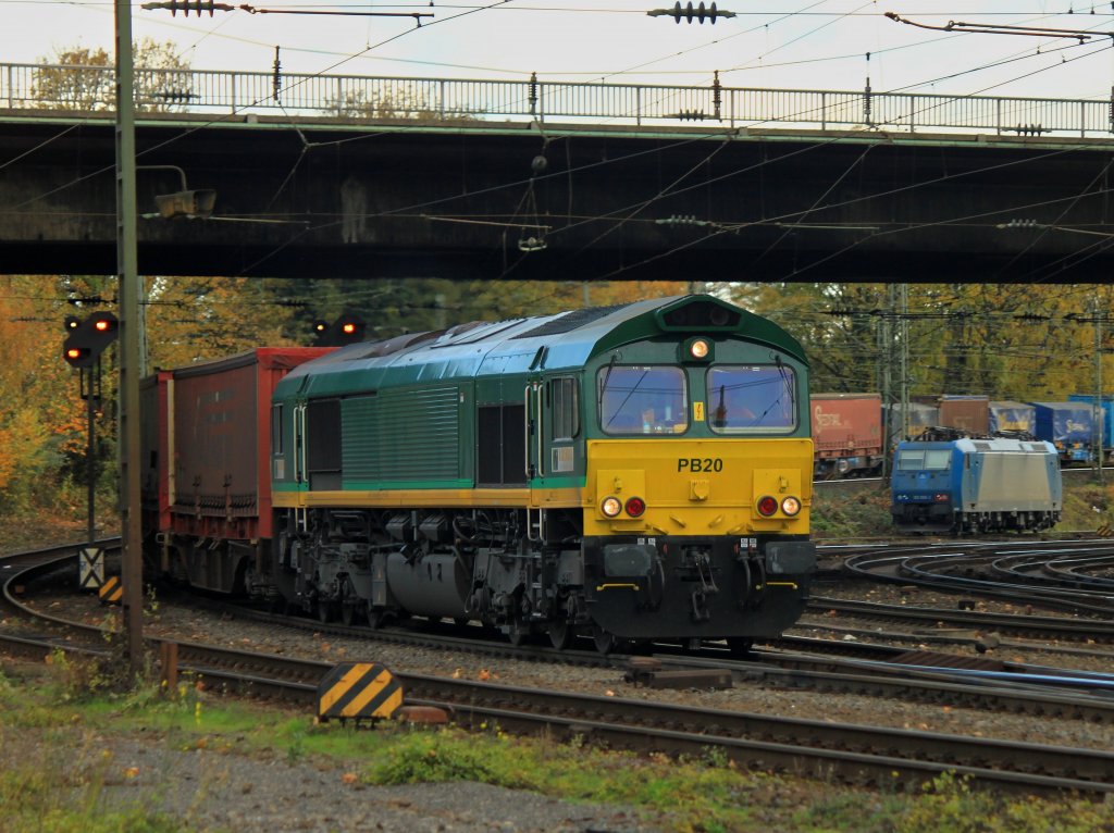 PB20 von Crossrail kommt am 05.11.2011 mit einem Containerzug von Belgien �ber die Motzenroute nach Aachen West.