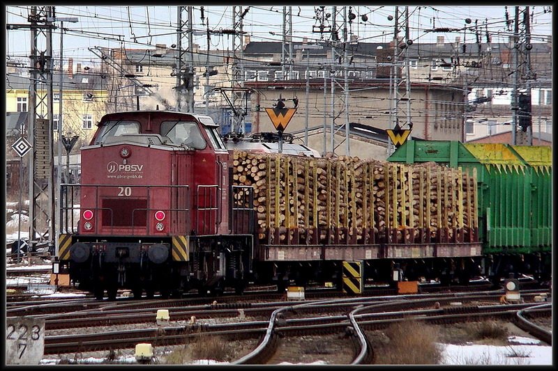 PBSV 20 als Schublok an einem Holzzug in Richtung Rostock. Stralsund Hbf am 02.03.10 