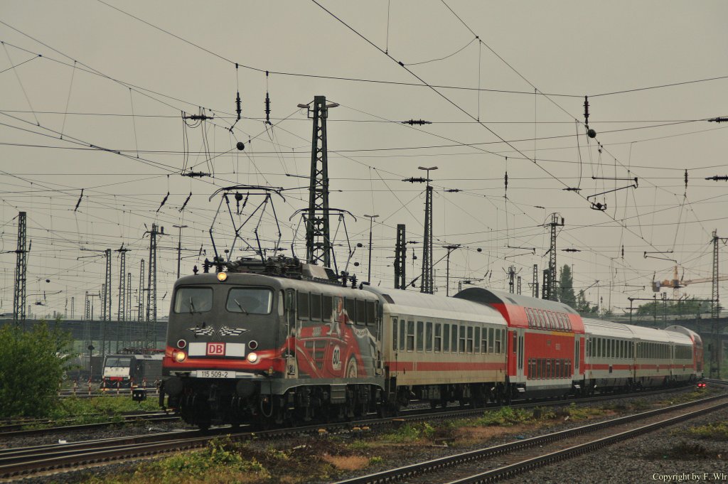 PbZ 2471 mit BR 115 509-2, Bimz, DABpza, Avmz, Bvmsz, Bpmbz, DBpbzfa, DBpza, Dbpbzfa, Bimz, ARkimbz am 29.05.13 in Neuss Hbf.