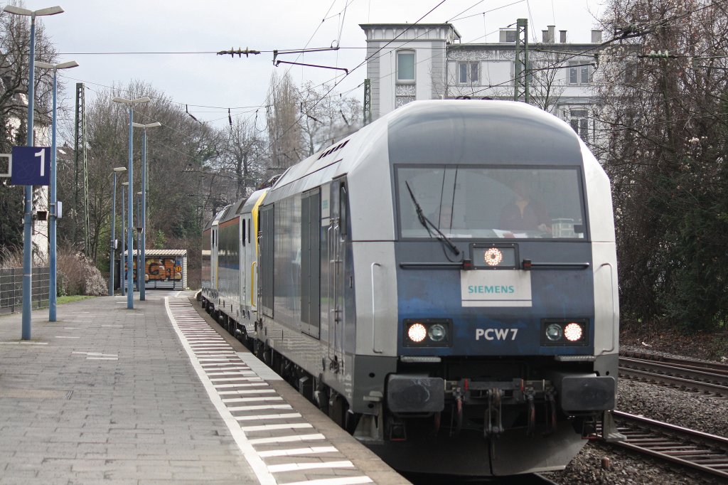 PCW 7 am 3.2.13 mit zwei Belgischen 18ern in Bonn Hbf.