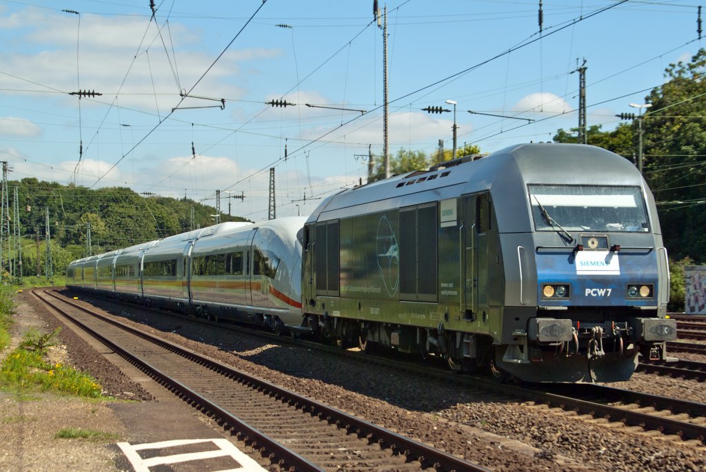 PCW 7 mit einem ICE 407 (Velaro D) am 10.8.12 in Kln West