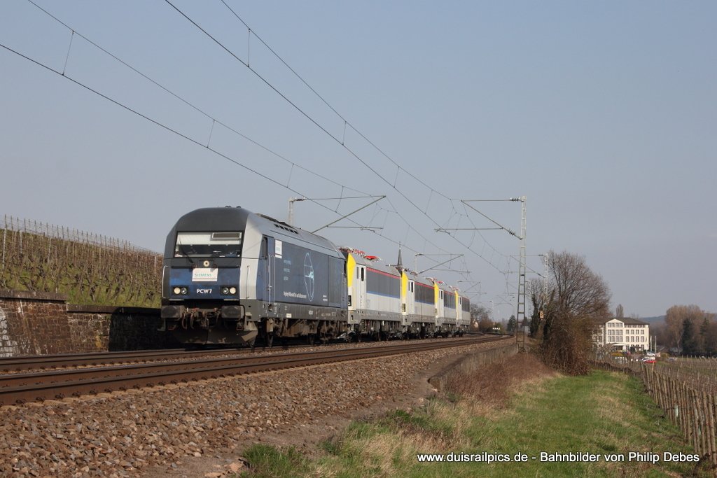 PCW7 (Siemens Prfcenter Wegberg-Wildenrath) fhrt am 24. Mrz 2012 um 15:03 Uhr mit einem Lokzug (180 870-3, 180 880-2, 180 860-4, 180 850-5) durch Erbach (Rheingau)