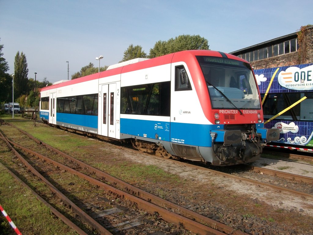 PEG VT650.08 am 03.Oktober 2010 bei der Fahrzeugausstellung in der Einsatzstelle Berlin Lichtenberg stand etwas Abseits ohne groes Interesse.
