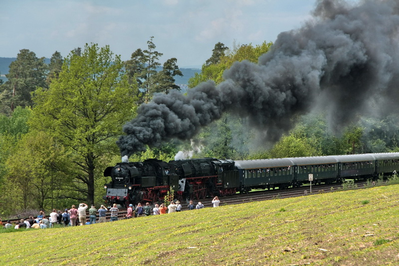 Pendelfahrt am 23.5.10 zum Dampflokfestival 175 Jahre Deutsche Eisenbahn in Neuenmarkt-Wirsberg auf der Schiefen Ebene mit 65 1049 (VSL), 01 0509 (ZL) und 52 8195 (SL)(nicht im Bild)